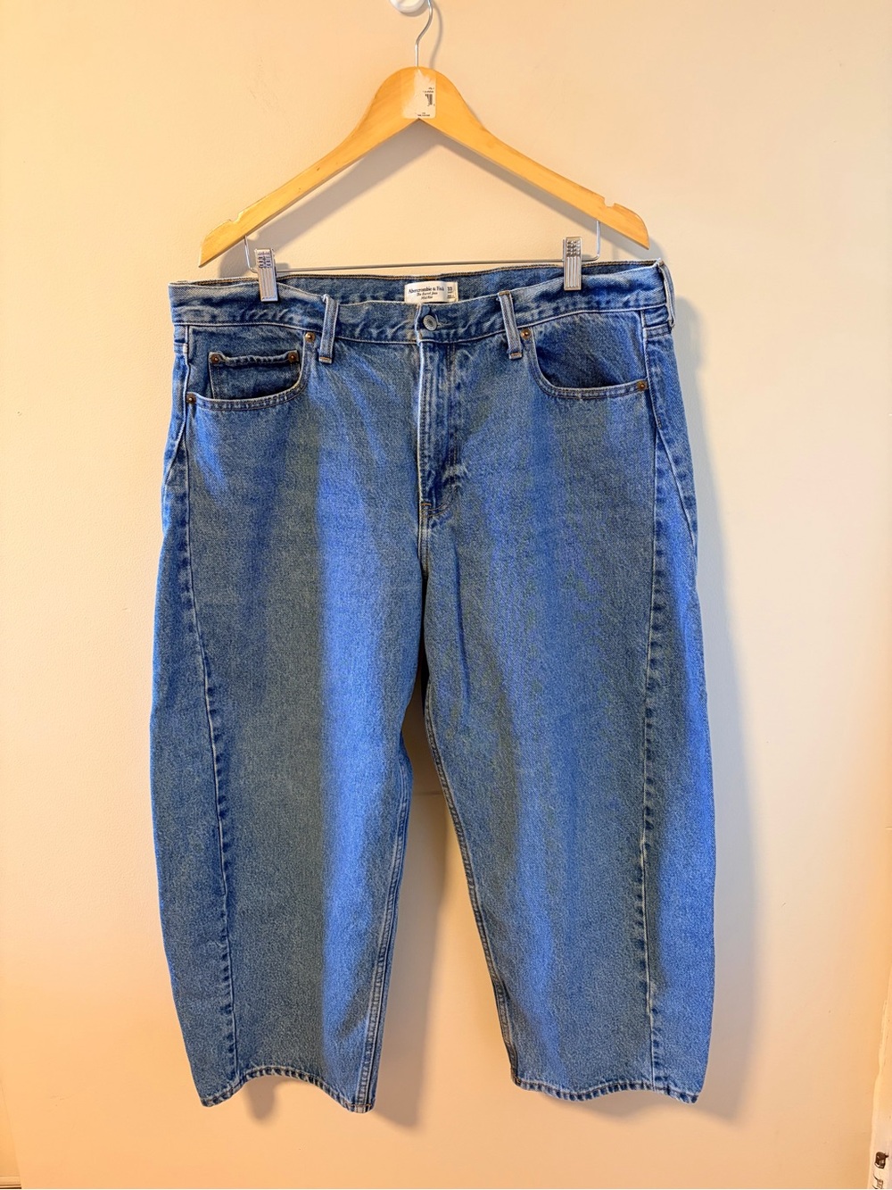 Abercrombie Mid Rise Barrel Jeans - 33/16s - Picture 3 of 6